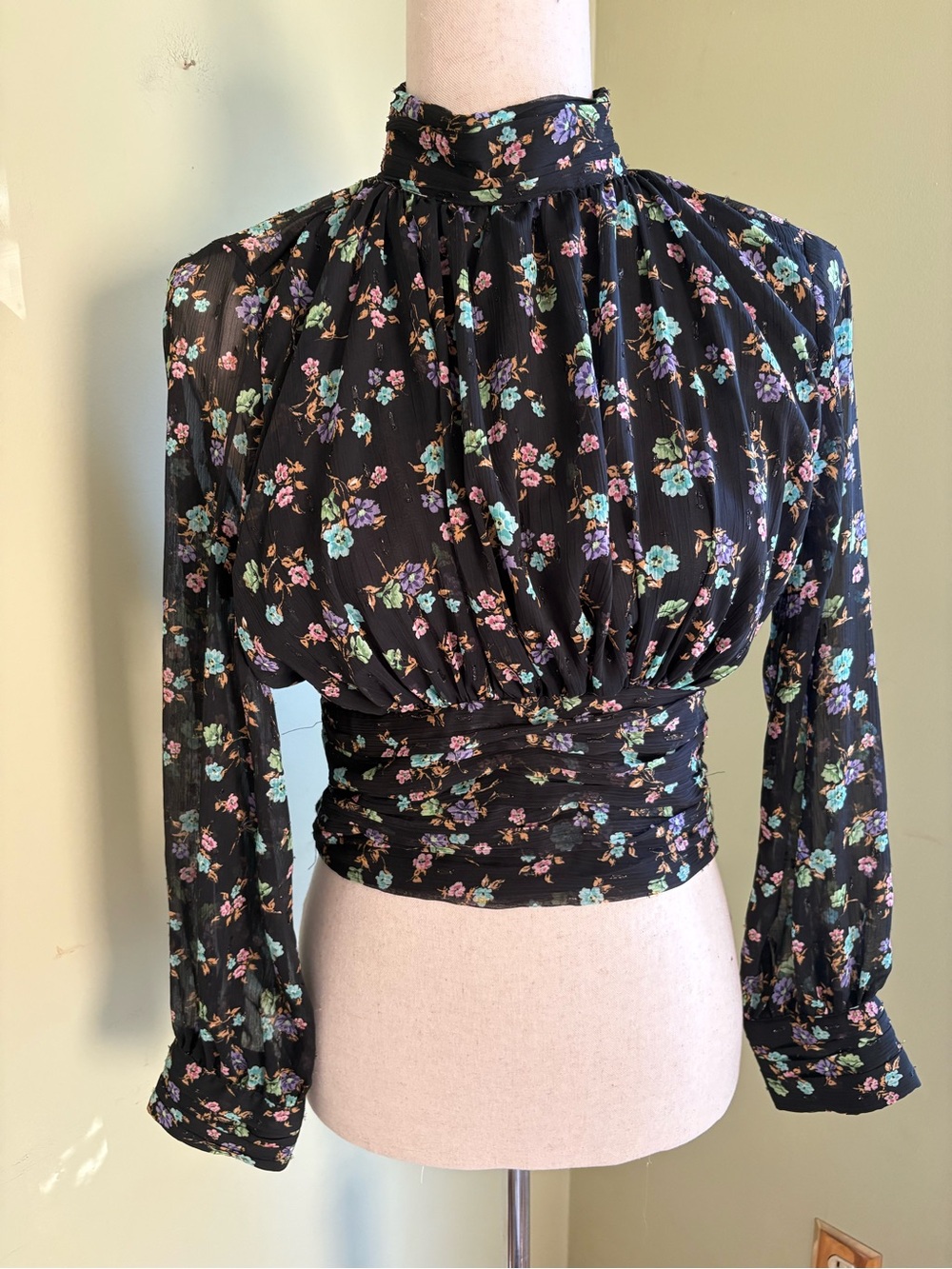NWT Zara Black cropped high neck ruched top. Floral size S. 09099320330.
